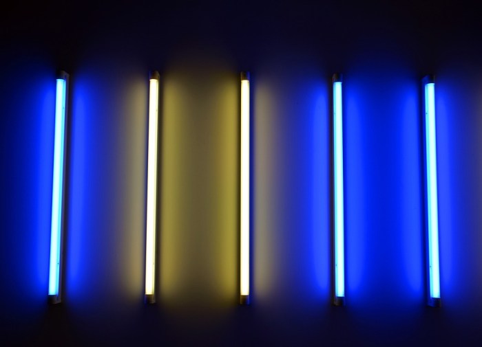 What element is used in bright flashing advertising signs